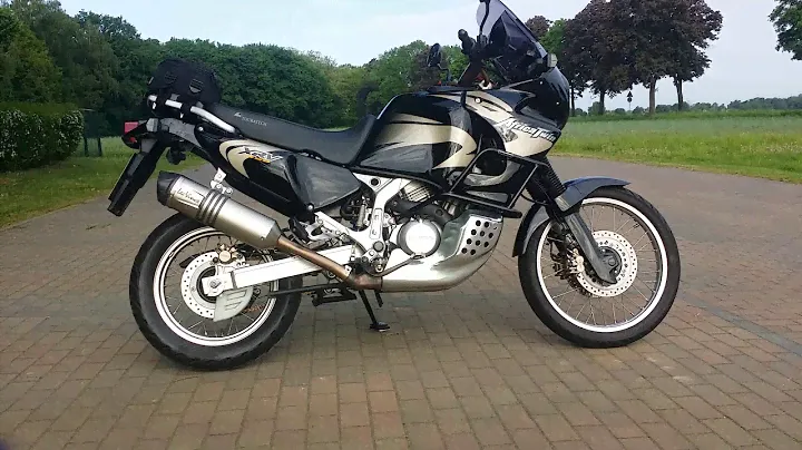 Honda XRV 750 Africa Twin Walkaround & LeoVince Sound
